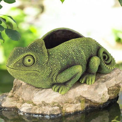 Chameleon Cement Garden Planter / Ornament